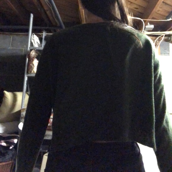 Super Cute Olive green cropped sweater - Picture 3 of 3